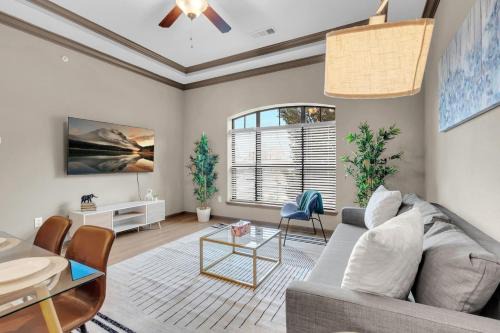 Cozy 1BR- Pool,Gym,Pkng,Near BOK Ctr&Arts Dstrct