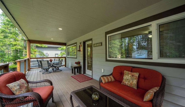 Cozy 2BR Lake Retreat w/Hot Tub near Lake Coeur d'Alene