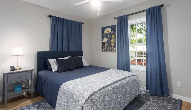 Cozy 3 Bedroom Home in Kansas City Sleeps 6