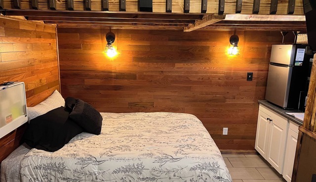 Cozy Bourbon Trail Loft suite in Loretto