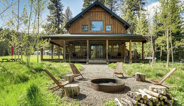 Cozy Cabin Nestled at the Base of Tamarack Resort!
