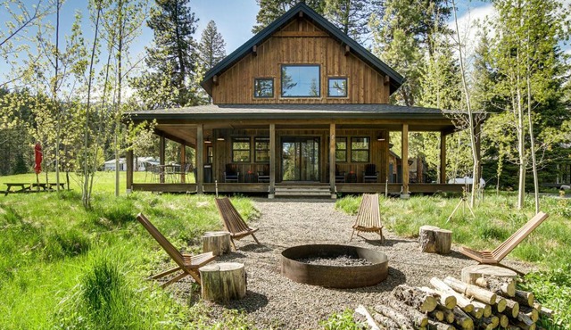 Cozy Cabin Nestled at the Base of Tamarack Resort!