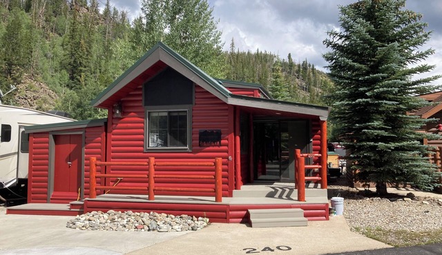 Cozy chalet on the Swan River at Tiger Run
