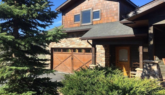 Cozy Condo Mountain Views! So much close by-walk, bike, or drive! ENJOY! #6182