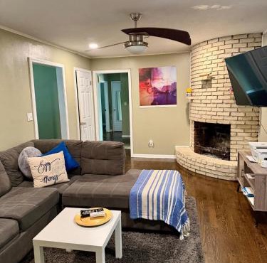Cozy Family House 5 mins From Chiefs & Royals Stadium