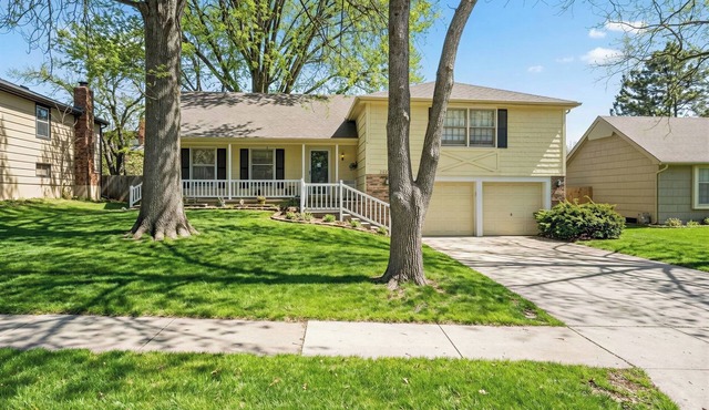 Cozy Getaway - Stadium in 20 min, Highway & Oak Park Mall 2 min away!