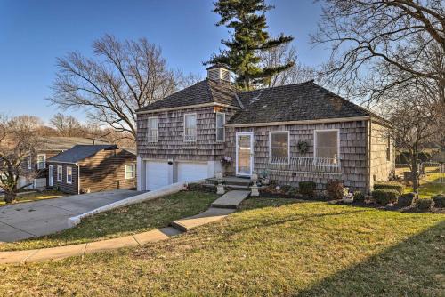 Cozy Kansas City Home w/Yard - 9 Mi to Dtwn!
