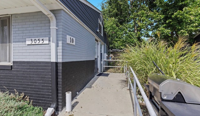 Cozy Studio Apartment - Close To It All!