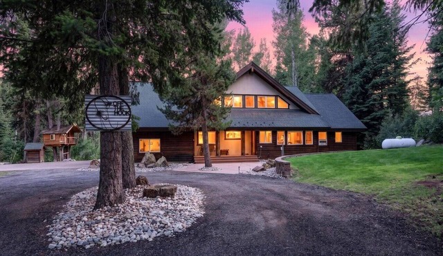 Creekside Cabin w/Fire Pit, Game Loft & 5 Miles to Downtown McCall