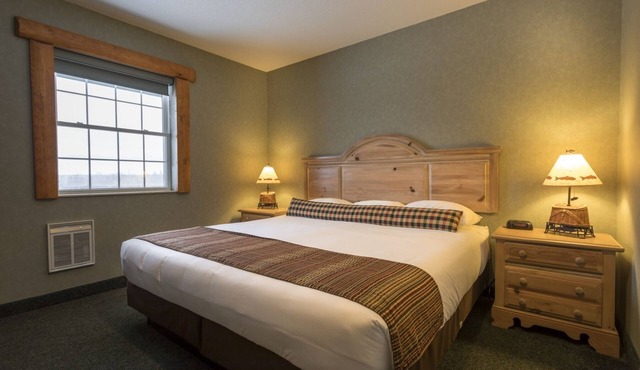 Crooked River Lodge