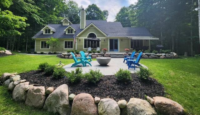 Dancing Moose – Spectacular fairway views & NEW tiered outdoor patios