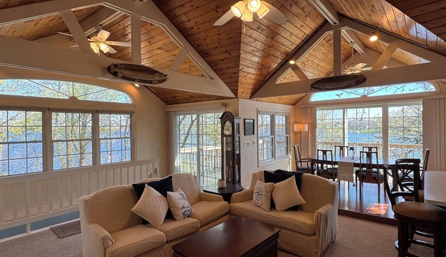 Delavan Lakefront! The Avalon on Delavan