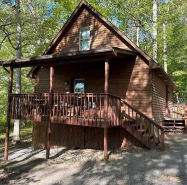 Deluxe Cabin #8 with Jacuzzi on Patoka Lake in Southern Indiana