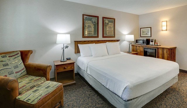 Des Moines Stay w/Onsite Pool and Gym | 0.5 mi to Texas Roadhouse