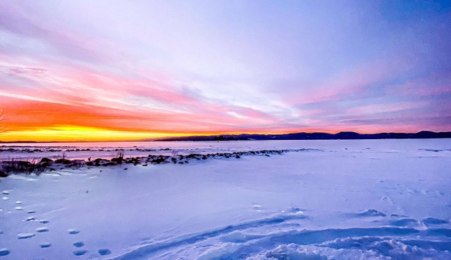 Direct Lakefront 3 BR, 2 BA with Walkout Beach and Incredible Views