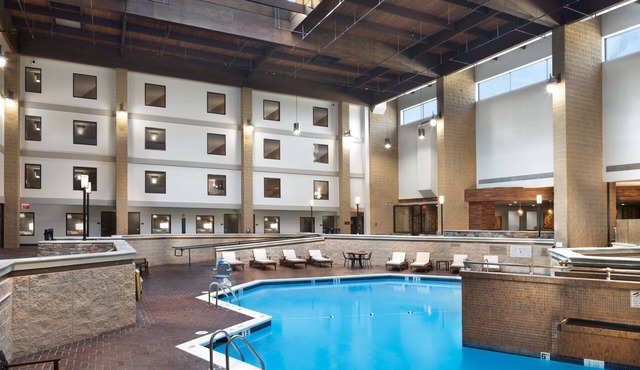 DoubleTree by Hilton Hotel Lawrence