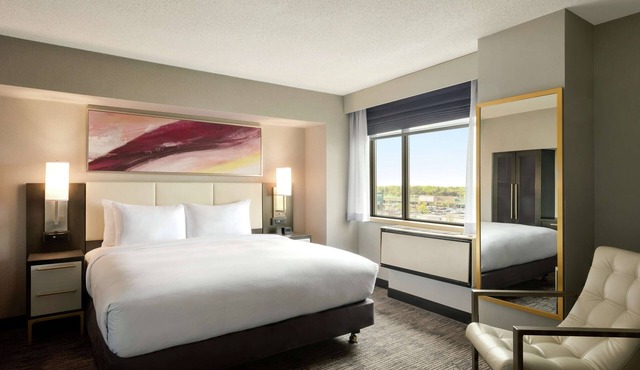 DoubleTree by Hilton St. Paul East