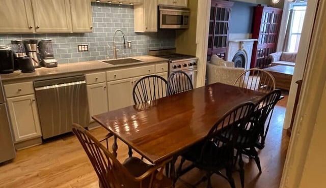 Downtown 3BR duplex full kitchen parking off i-787