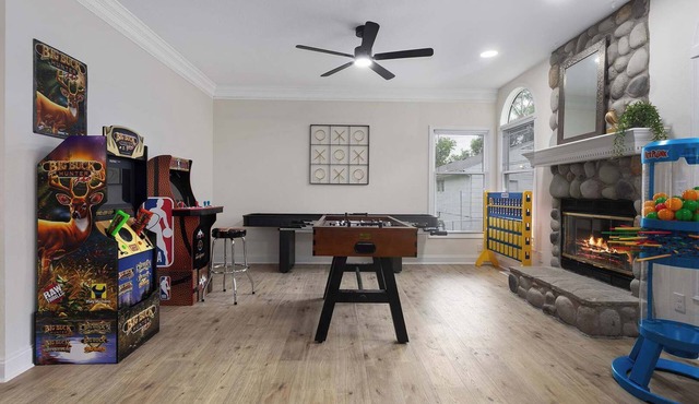 Downtown Lee's Summit | Mini Golf, Arcade & Fire Pit — Sleeps 12