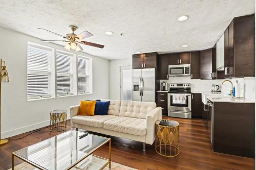 Downtown Omaha - Elevated Studio & 1-Bed Stays