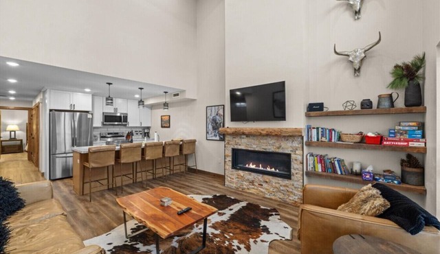 Downtown Red Lodge Escape | Pet Friendly + Hot Tub