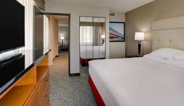 Drury Inn & Suites Phoenix Airport