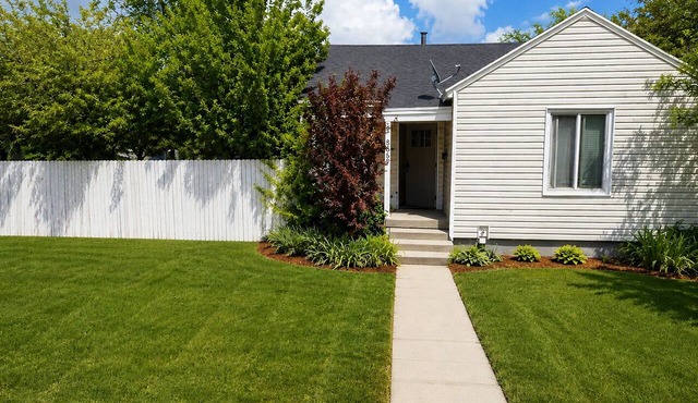 Entire Home, Fenced Yard, SLC Airport & Skiing