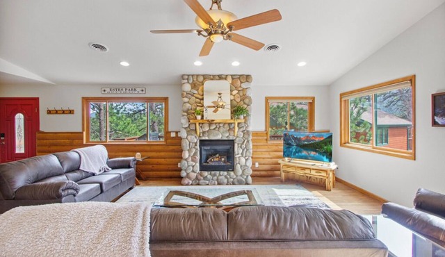 Estes Park Beauty - 3 Bed/3 Bath- Close to Downtown and RMNP - #6207