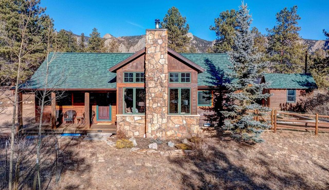 Evergreen View - A Modern Mountain Retreat