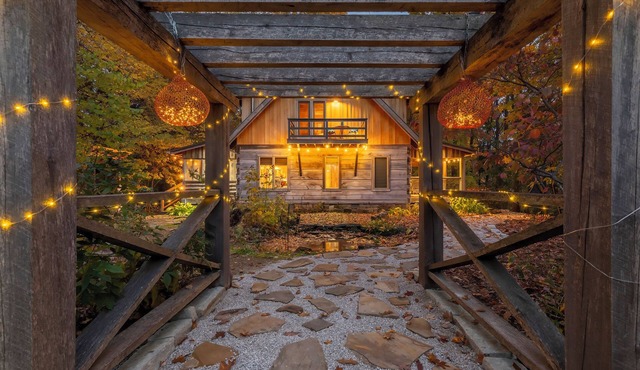Executive Forest Sanctuary/2 King Beds, Hot Tub & Trails -Near Lake Lemon
