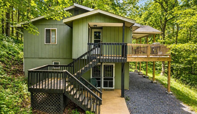 Expansive Deck + Covered Porch + Forest Views | 20 Min to Asheville | Ash Vale in Mars Hill