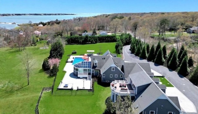 Expansive Hamptons Mansion!