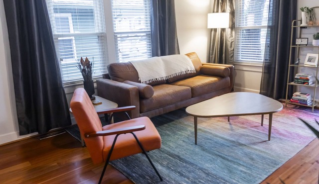 Extended Stay Colorful Cottage in Kansas City