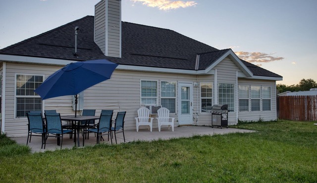 Family friendly house close to Bryce, Zions, and Panguitch Lake. Game room.