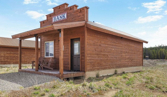Family-Friendly Old West Cabin Near YNP