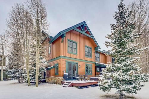 Family Hot Tub, MountainScape Chalet! Paradise!
