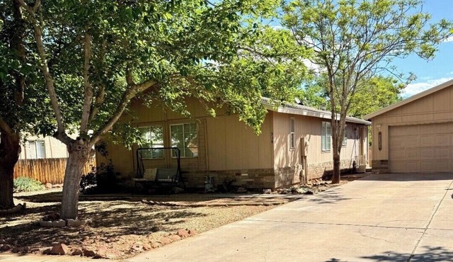 Fantastic 2-bedroom house with AC in charming Ivins