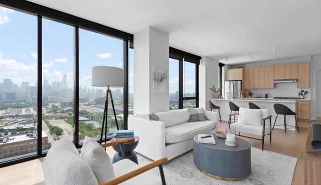 Foundry Unmatched Skyline Views at Lincoln Park