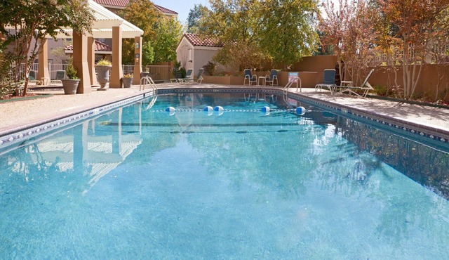 Free Breakfast. Shared Pool & Hot Tub. Studio Near Texas Tech University & University Medical Center.