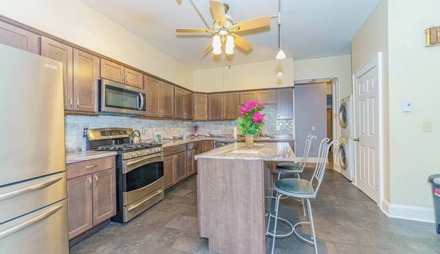 Fresh & Modernized 2BR Fl 1 Apt @ Downtown Albany in Albany