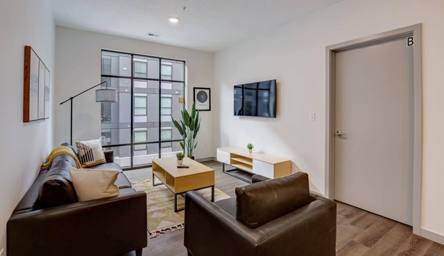 Frontdesk | 4 BR Apt by Nebraska History Museum