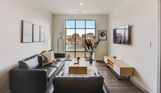Frontdesk | 4 BR Apt near Pinewood Amphitheatre