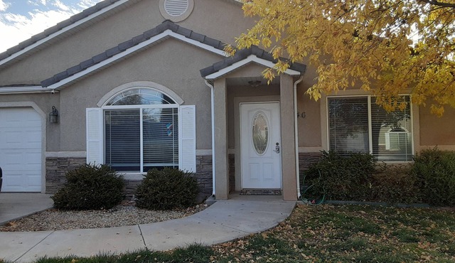 Fully Furnished 2 Bed, 2 Bath in Prime Location for Zion NP