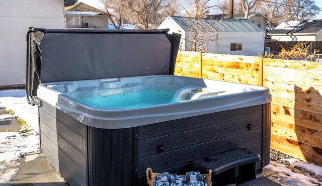 Game night in your theater, stargazing from the hot tub. Sunday brunch in a chef's kitchen (or with our optional private chef, Marvin). The Benton is a 3,600 sq ft experience in one of Denver's coolest neighborhoods.