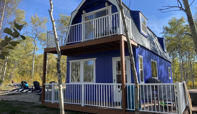 Glacier Summit - Spacious, New & Modern Villa Overlooking the Forest & Rockies