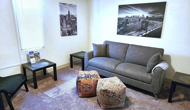 Golden Flat-1 BR Basement Apt + Office-30+ Day Stay-W/D