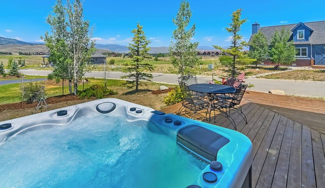 Golf Course Retreat with Hot Tub Dog-Friendly