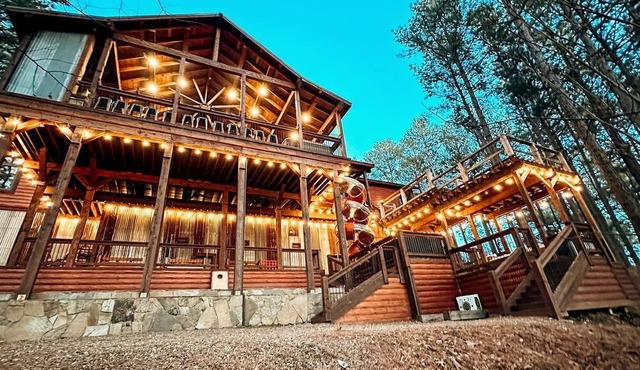 Gorgeous Cabin with Sauna and Hot-tub in Broken Bow, Oklahoma