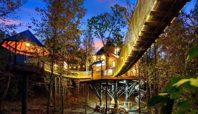 Gorgeous Tree House with Hot-tub in Broken Bow, Oklahoma