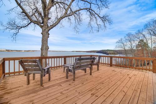 Grand Lake Views: Pet-Friendly Jay Getaway!